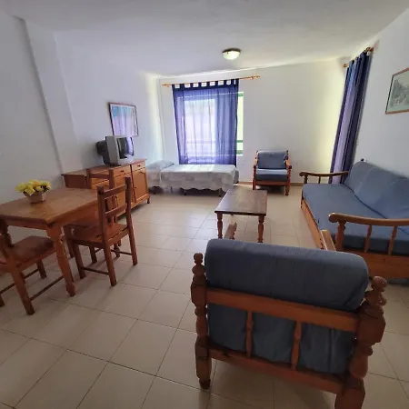 1 Bed - Sleeps 2 - Pool - Parking דירה ארונה